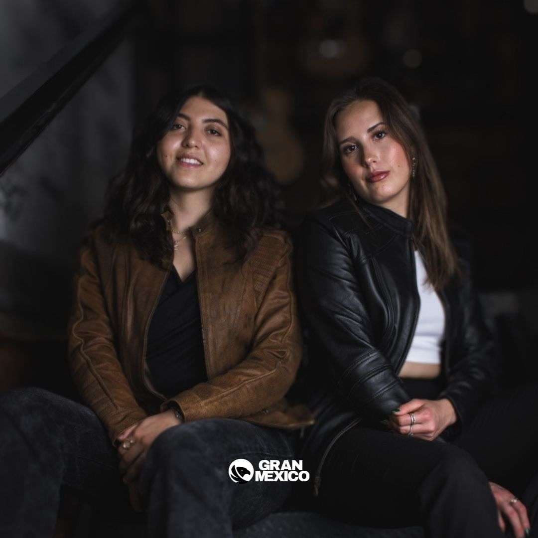 Chamarra de piel color negro