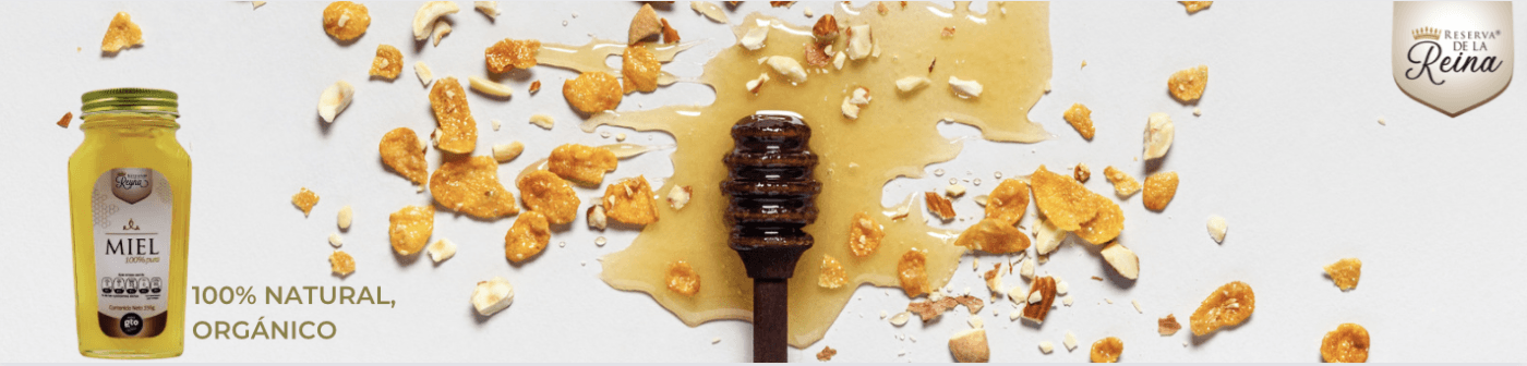 Cada frasco de Reserva la Reyna está lleno de la riqueza y el sabor único de la miel recolectada de forma responsable y ética. Proveniente de colmenas cuidadosamente seleccionadas y ubicadas en entornos naturales prístinos, nuestra miel es un tesoro de la biodiversidad y el trabajo de las abejas.