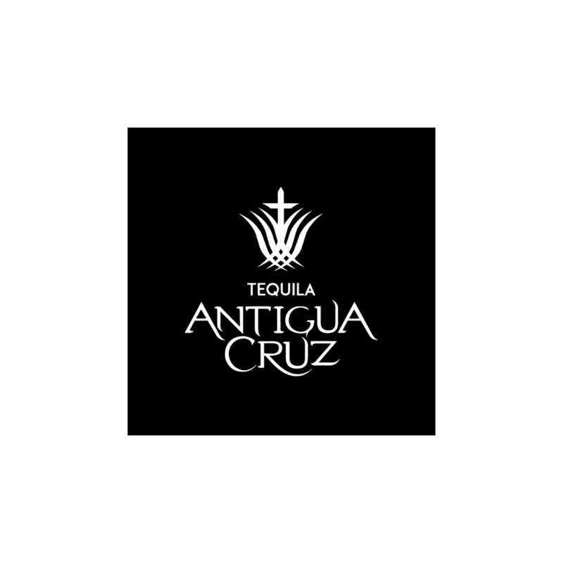 Tequila Antigua Cruz Silver 100% Agave, cristalino, de gran aroma y sabor, una de las mejores opciones para aquellos que disfrutan la experiencia de probar el verdadero sabor del agave, sin la mezcla de otros sabores. ¡El mejor tequila en tu paladar!