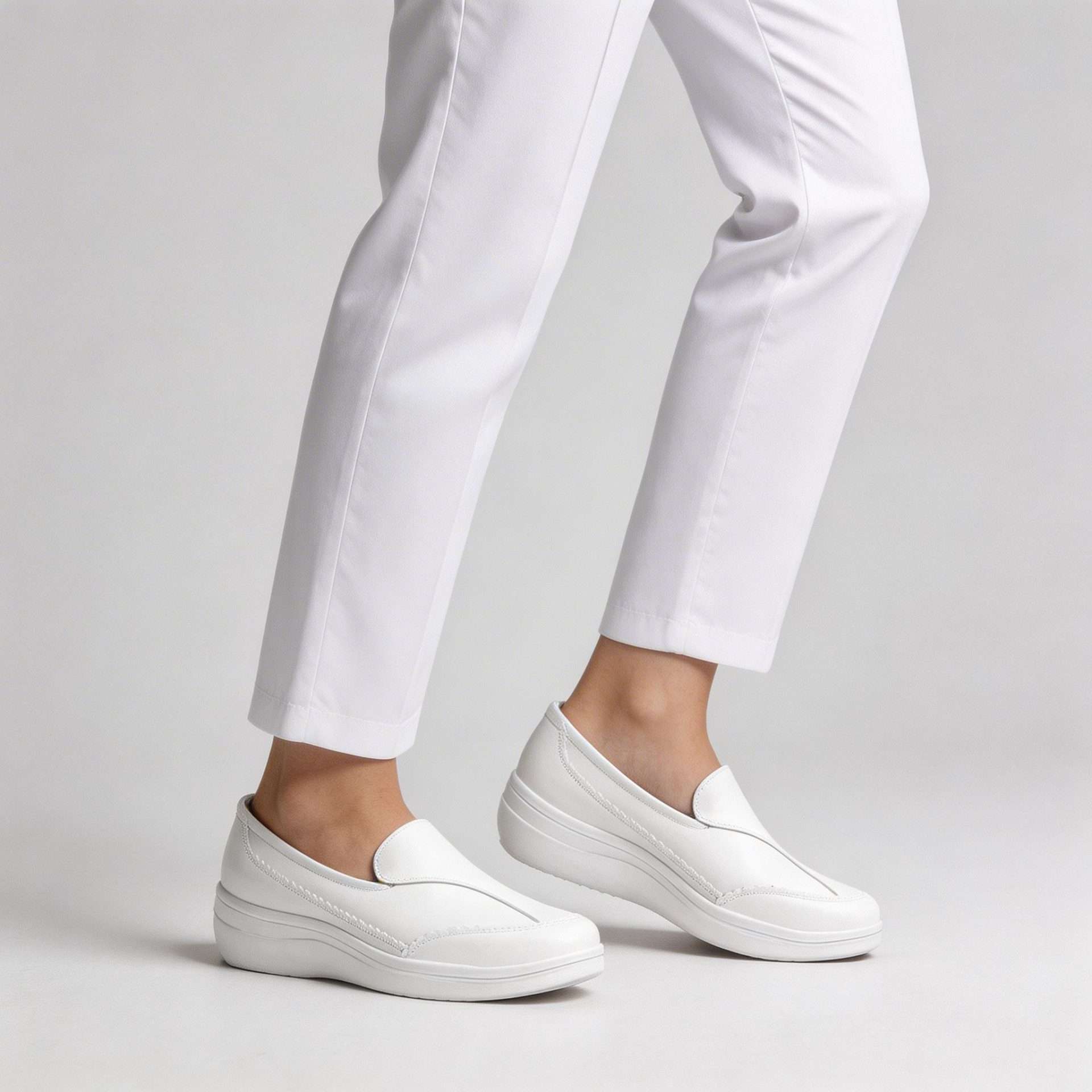 Zapato Clínico Blanco para Dama Clinic 001