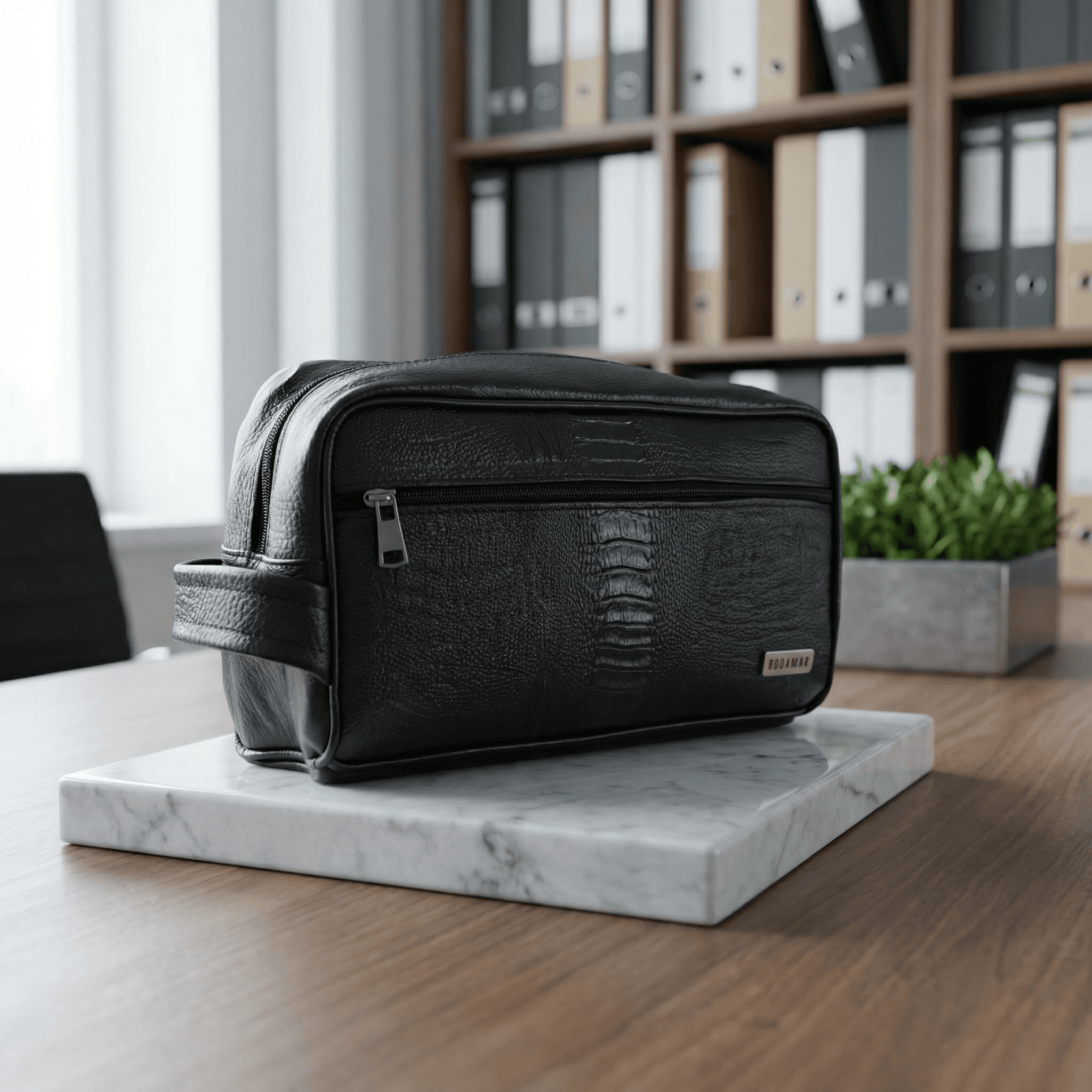 Neceser para Hombre en Piel Floter Grabado de Cocodrilo Negro