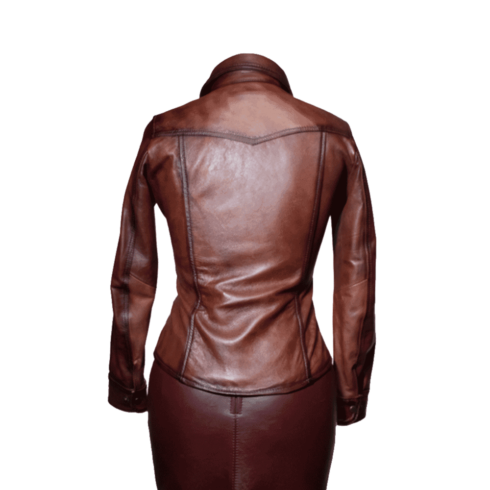 La Chamarra de Piel Amber está confeccionada en piel de borrego muy suave y cómoda en dos tonos muy llamativos café  para resaltar su diseño exclusivo